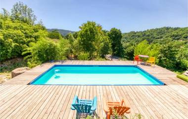 Nice home in St Laurent d'Olt with Outdoor swimming pool WiFi and 2 Bedrooms