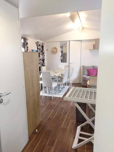 Bungalow de 3 chambres avec piscine partagee jardin amenage et wifi a Saint Julien en Born a 5 km de la plage