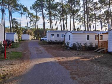 Bungalow de 2 chambres avec piscine partagee jardin amenage et wifi a Saint Julien en Born a 4 km de la plage