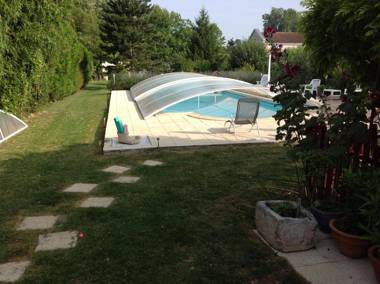 Studio avec piscine privee jardin clos et wifi a Saint Jean d'Angely