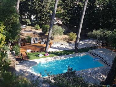 A hidden paradise in the beautiful surroundings of Saint-Remy-de-Provence!