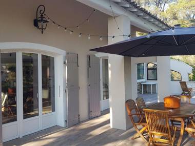 A hidden paradise in the beautiful surroundings of Saint-Remy-de-Provence!