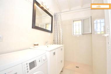 Maison de 2 chambres a Sainte Maxime a 800 m de la plage avec piscine partagee jardin clos et wifi