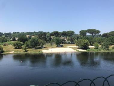 Maison M on the Dordogne