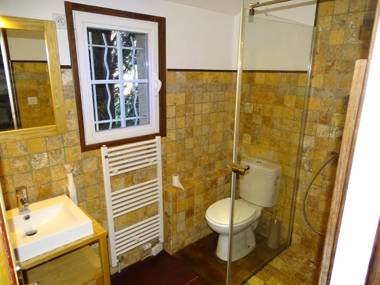 Baraveou home in nature