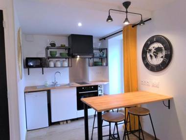 Superbe studio entre le port et le centre ville - LIT KING-SIZE WiFi & NETFLIX gratuit