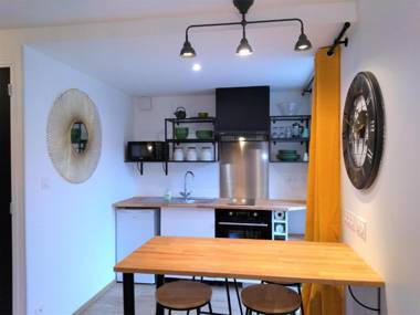 Superbe studio entre le port et le centre ville - LIT KING-SIZE WiFi & NETFLIX gratuit