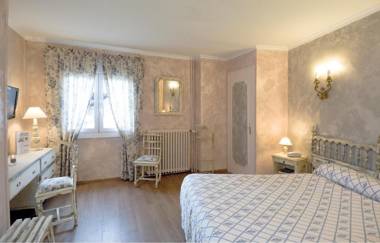 Hotel Restaurant Planes