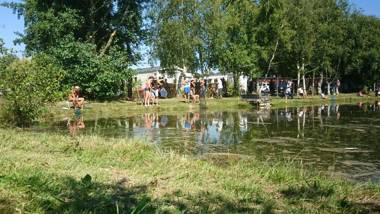 Camping La Garenne De Moncourt