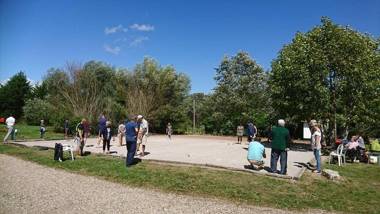 Camping La Garenne De Moncourt