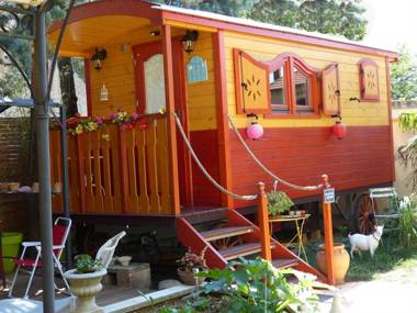 Maison d'Hôtes et Roulotte" Le 6 Bis"