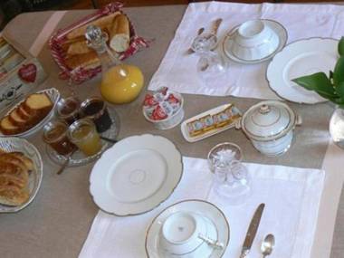 Maison d'Hôtes et Roulotte" Le 6 Bis"