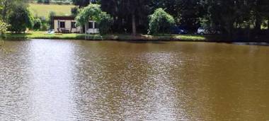 Bungalow de 2 chambres avec vue sur le lac piscine partagee et jardin clos a Rochechouart