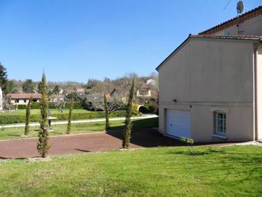 Villa de 3 chambres avec piscine privee jardin clos et wifi a Riberac
