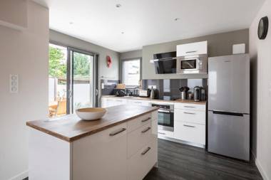 Ernestine by Cocoonr