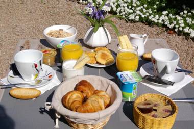 Queen Serenity Hotel