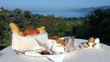 U Castellu Chambres d'hôtes & Location villa et appartements vue mer