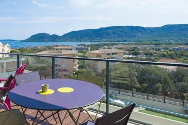 Superbe appartement vue mer idéalement situé à 750m des commerces et du centre historique de Porto-V