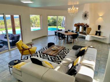 Villa AZURA vue panoramique et proche mer à Santa Giulia piscine chauffée