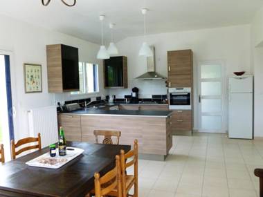 Maison de 3 chambres avec vue sur la mer jardin clos et wifi a Plougasnou a 1 km de la plage