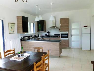 Maison de 3 chambres avec vue sur la mer jardin clos et wifi a Plougasnou a 1 km de la plage