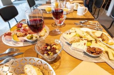 Brit Hotel Ploermel - Hotel de l'Hippodrome