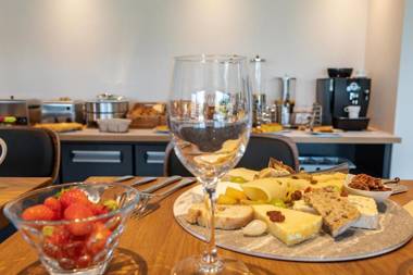 Brit Hotel Ploermel - Hotel de l'Hippodrome