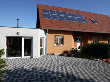 Completely modernized gite with heated swimming pool.