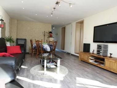 Completely modernized gite with heated swimming pool.