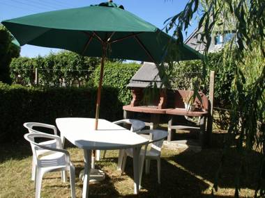 Classic Holiday Home in Saint Nic-Pentrez with Fenced Garden