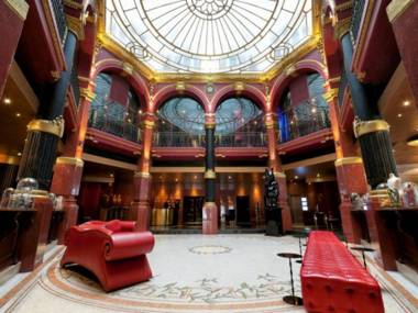 Hotel Banke Opera Autograph Collection