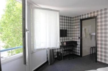 Comfort Hotel Davout Nation Paris 20