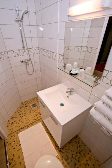 Hipotel Paris buttes chaumont Belleville