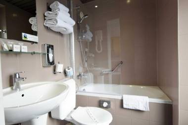 Alyss Saphir Cambronne Eiffel