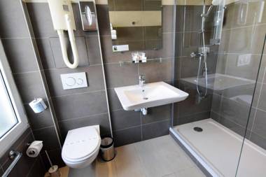 Alyss Saphir Cambronne Eiffel