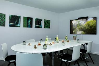 Renaissance Paris Nobel Tour Eiffel Hotel