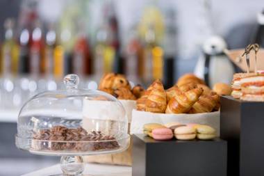 Renaissance Paris Nobel Tour Eiffel Hotel