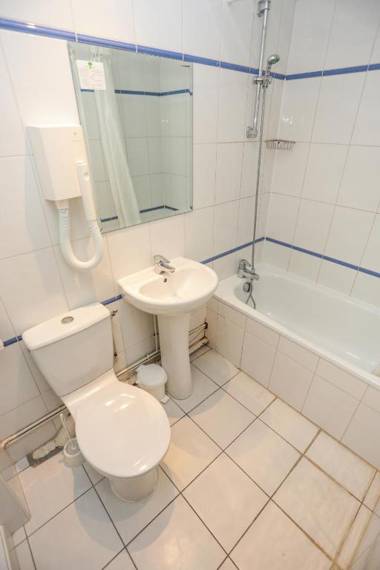 Le Regent Montmartre by Hiphophostels