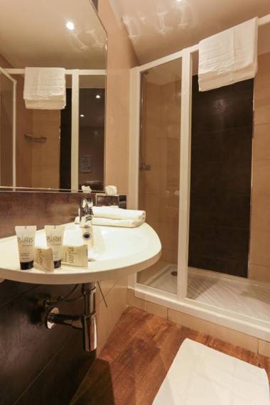 Vintage Paris Gare du Nord by Hiphophostels