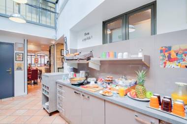 Le Village Montmartre by Hiphophostels