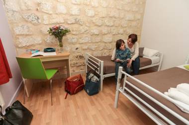 Le Montclair Montmartre by River