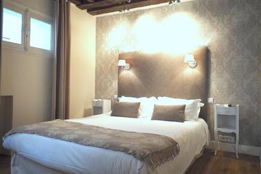 Louvre Parisian ChicSuites