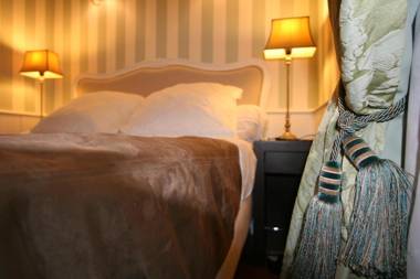 Paris Interiors Rentals - Le Marais Archives 2 Bdr