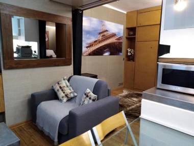 Paris Interiors Rentals - Le Marais Pompidou Center