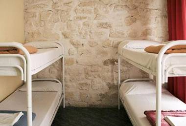 Aloha - Eiffel Tower by Hiphophostels