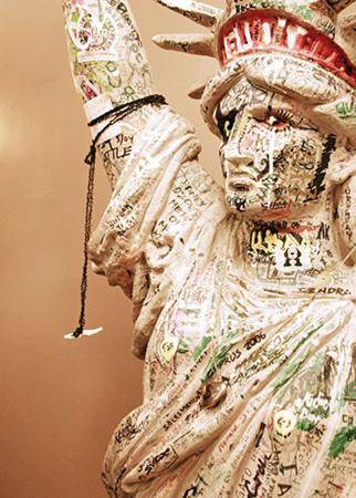 Aloha - Eiffel Tower by Hiphophostels