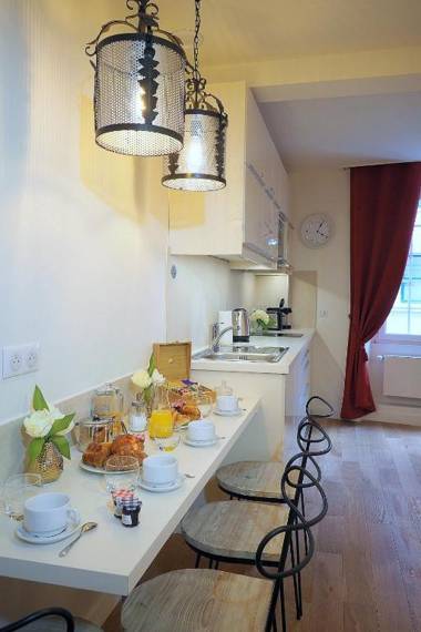 Louvre Opera Classic ChicSuites