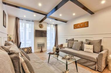 14 Luxury Flat Eiffel Design 1