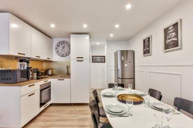 14 Luxury Flat Eiffel Design 1