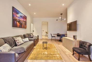 64-LUXURY FLAT CHAMPS ELYSEES (1D)